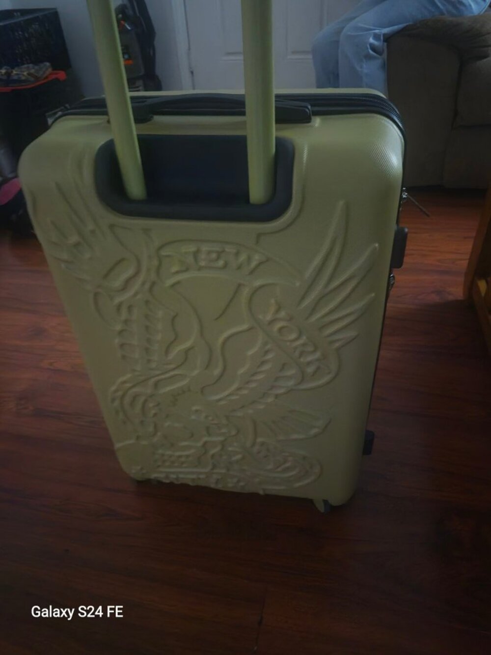 Ed Hardy Hard-Shell Rolling Suitcase - Picture 1 of 6
